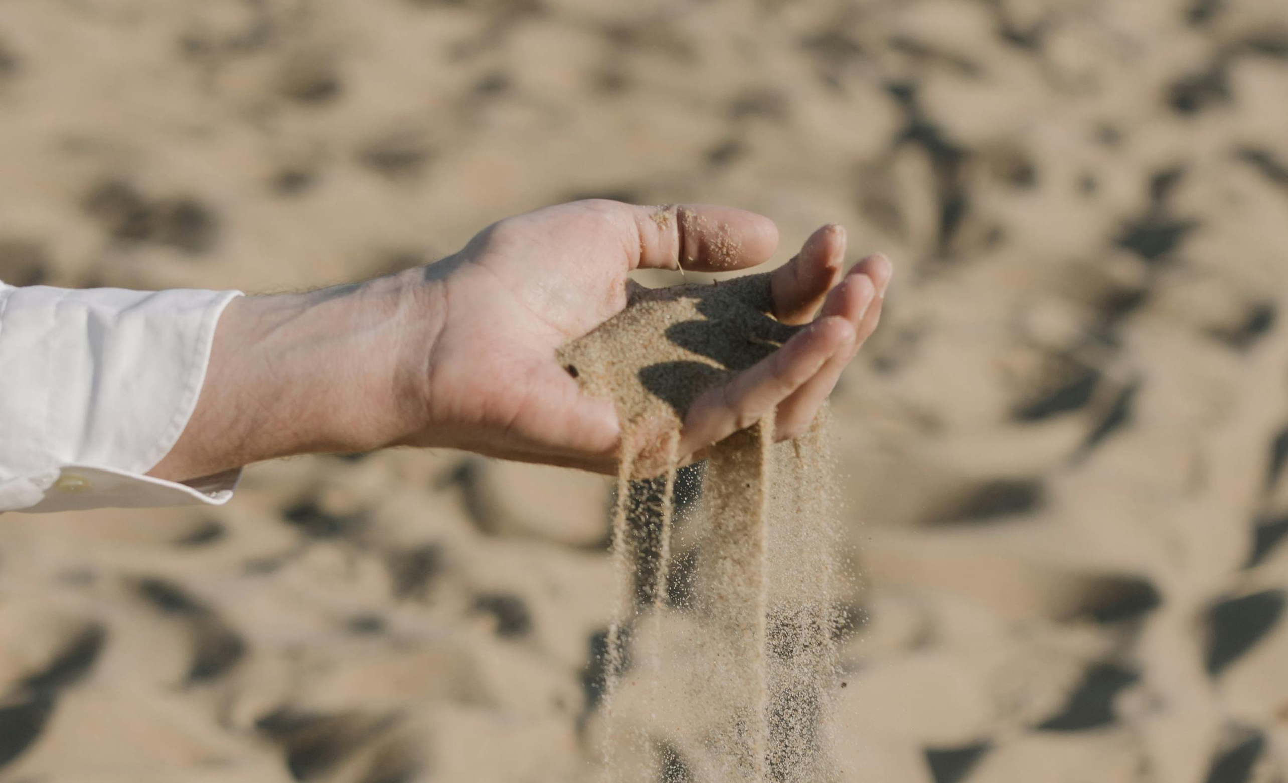 sand in hand
